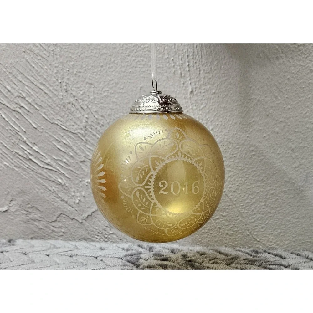 Hallmark 2016 Christmas Commemorative Gold‎ Glass Bulb Ornament Keepsake